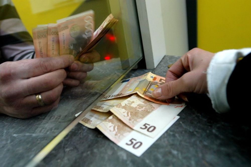 Dinar u ponedeljak nastavlja rast,117,2013 za evro