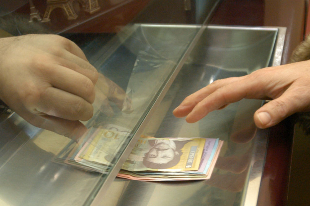 OJAČAO: Evro danas 114,59 dinara