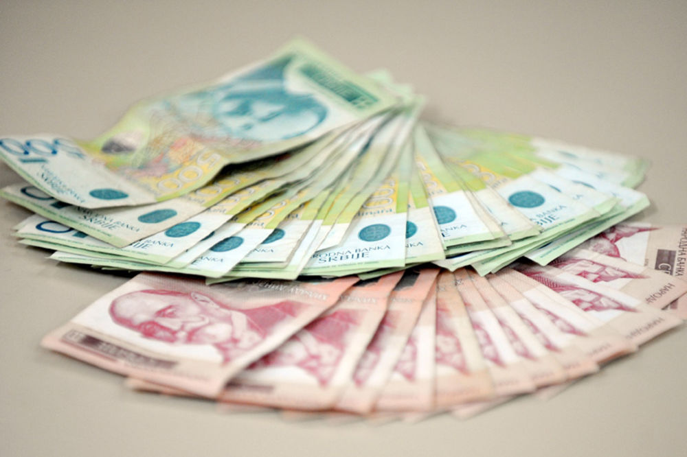 Evro danas košta 114,42 dinara