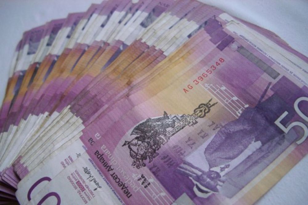 OJAČAO: Evro danas košta 113,92 dinara