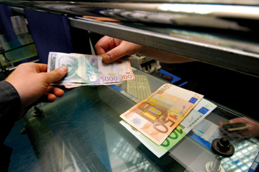 DINAR OJAČAO: Evro danas 122,3 dinara