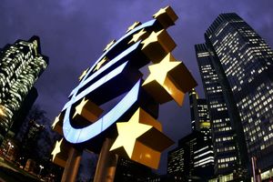 Evro preživeo 2012, ali još nije ozdravio