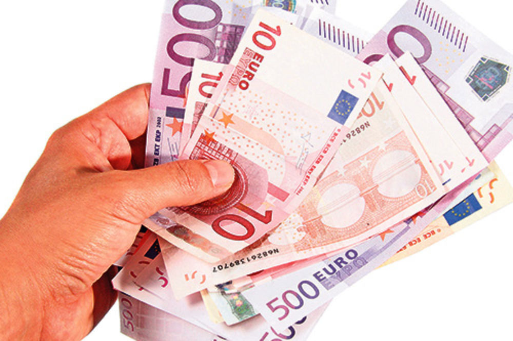 TEŠKO: Sledeće godine evro 120 dinara!