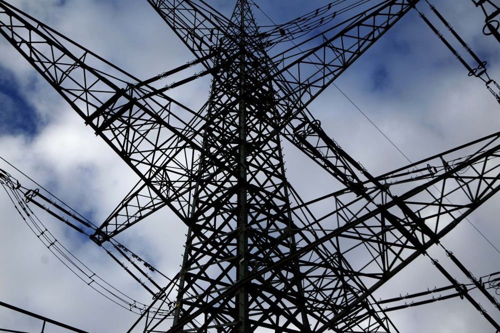 EPS i NIS potpisali ugovor o snabdevanju strujom