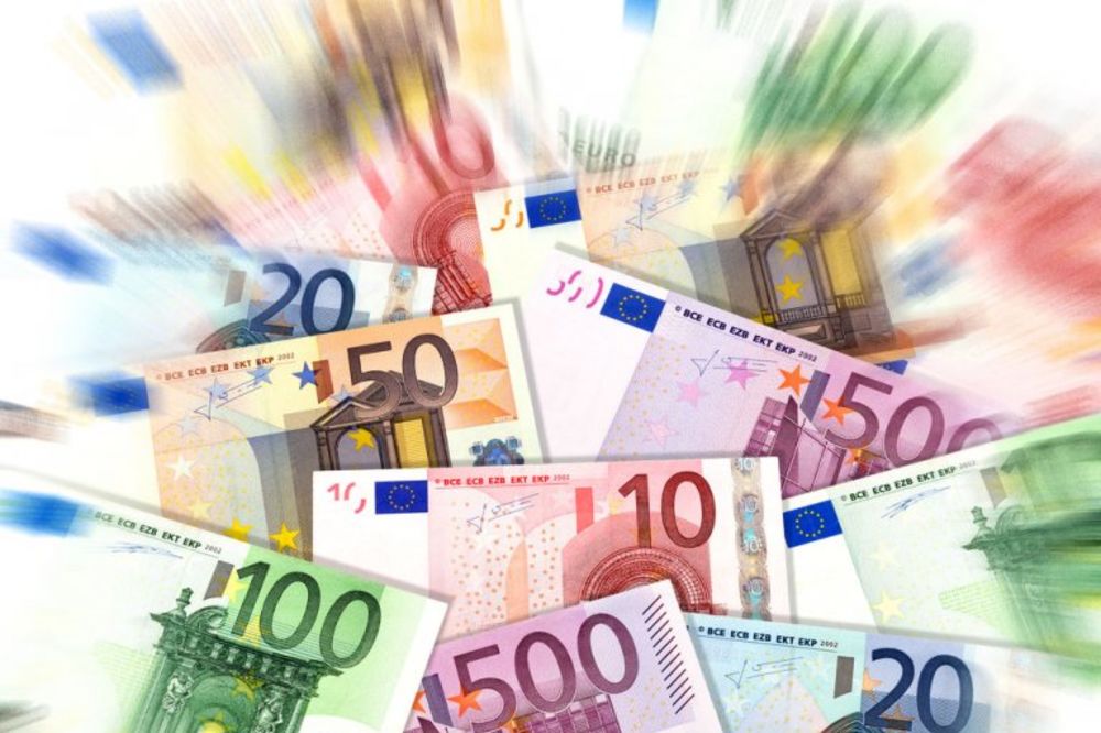 DINAR U PADU: Evro danas 122,0 dinara