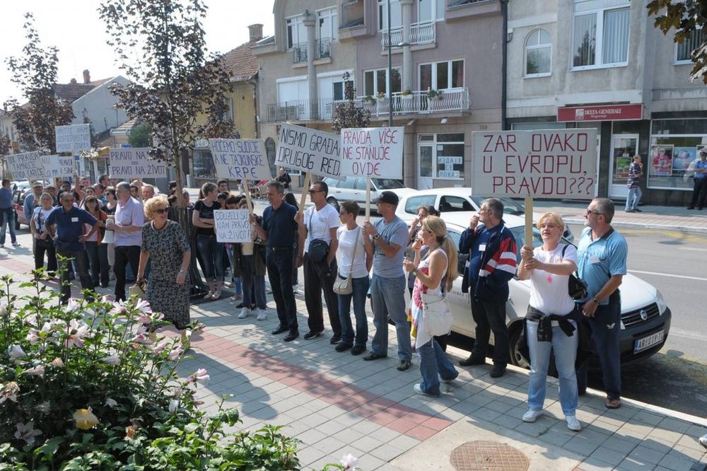 ZVIŽDE U PIŠTALJKE: Bivši radnici Knjaza Miloša prete štrajkom glađu