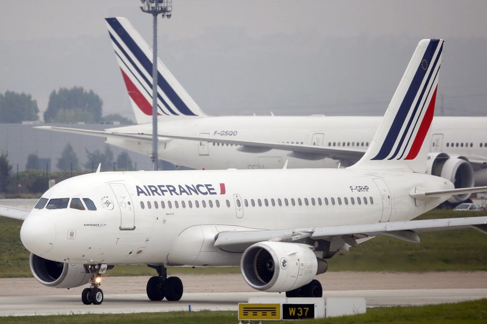 Piloti Er Fransa štrajkuju, broj letova prepolovljen