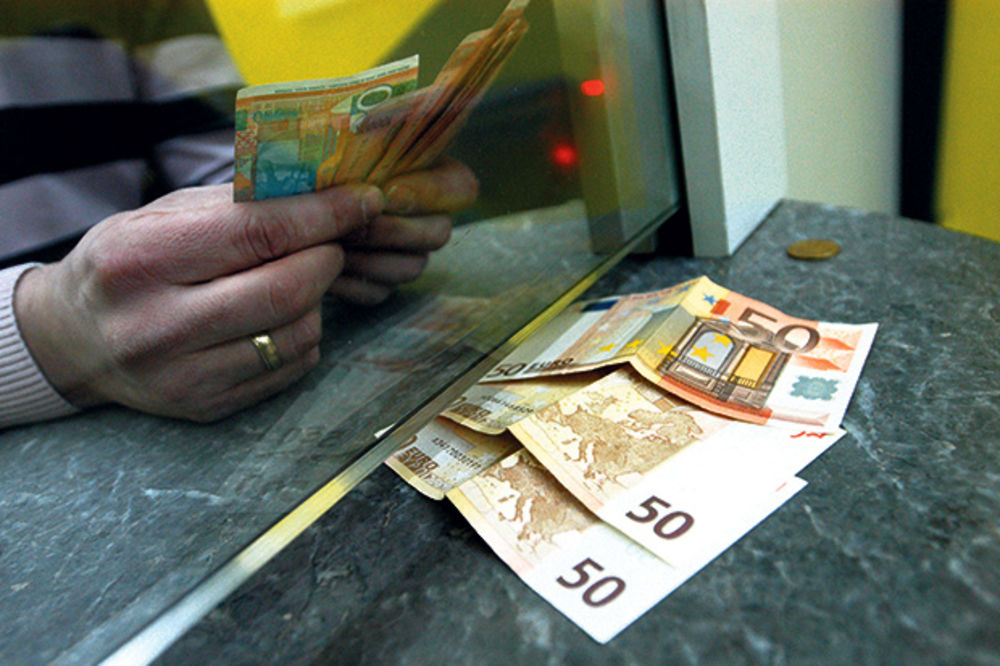 DINAR JAČI 0,8 POSTO: Evro danas 121,7 dinara