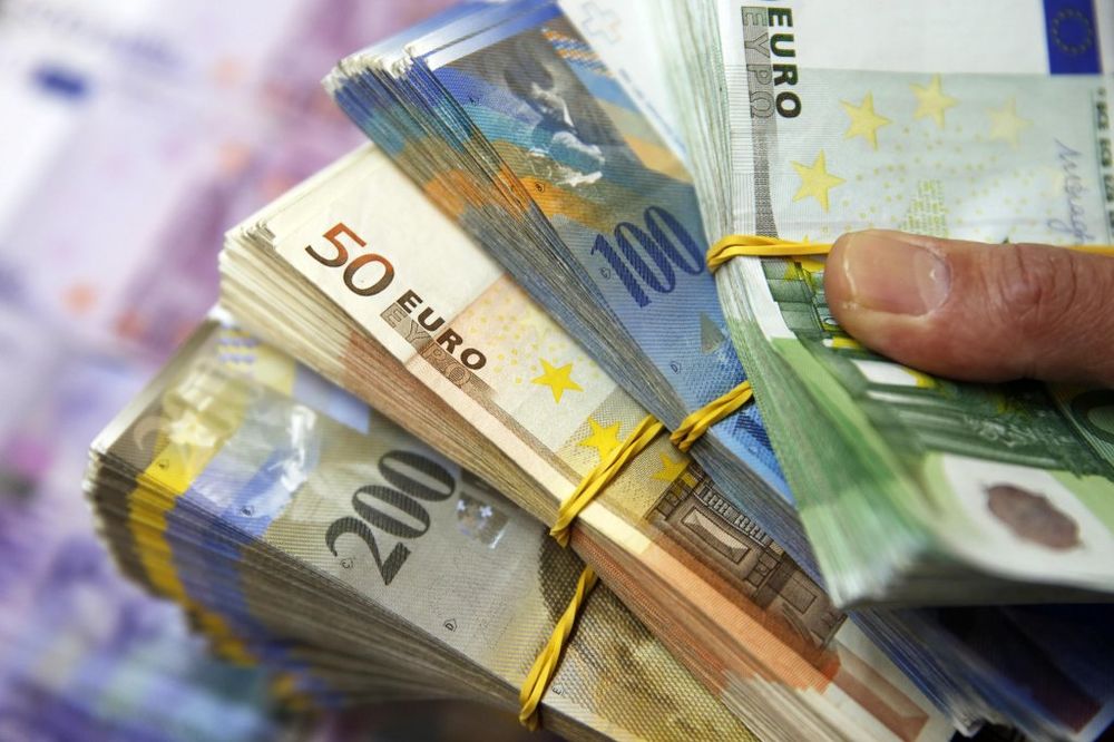 DINAR U PADU: Evro danas 122,4 dinara