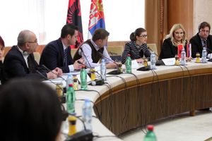 Mihajlovićeva: Sa Albancima gradimo autoput i prugu