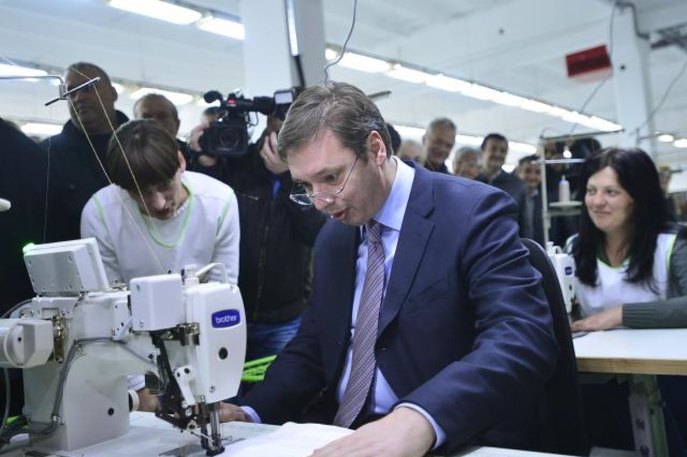 120 RADNIH MESTA U KRUPNJU: Vučić otvorio fabriku tekstila Džinsi