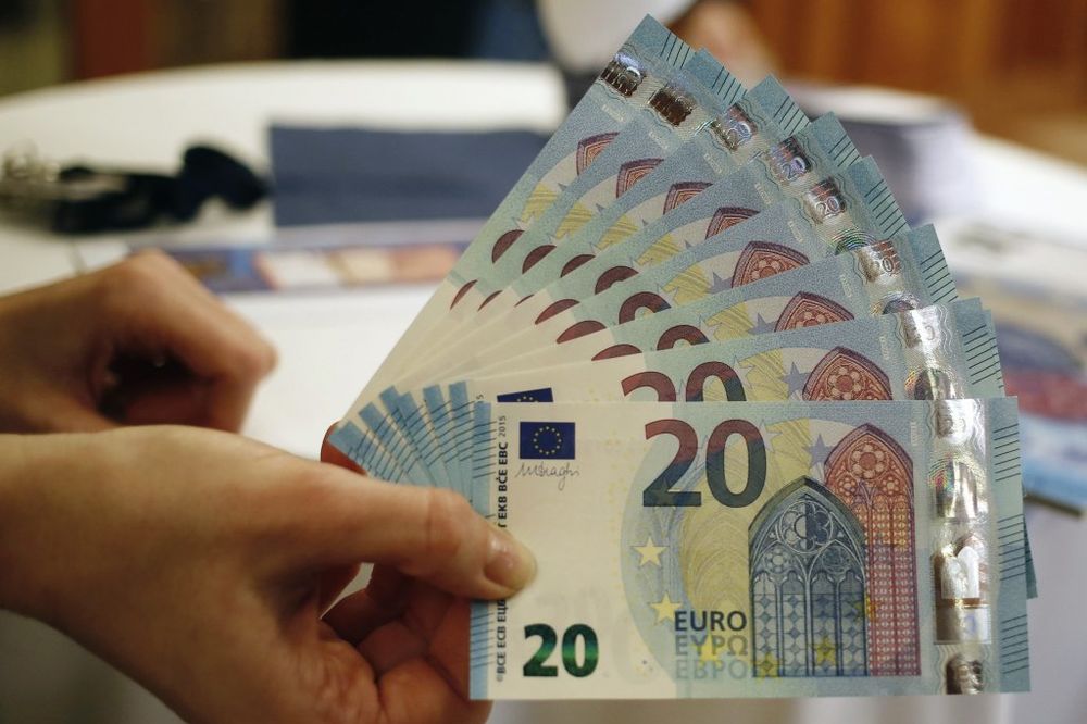 DINAR SLABI: Evro danas 120,2 dinara