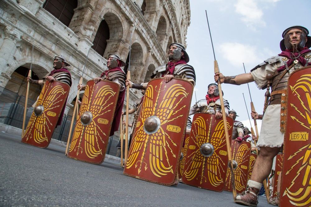 Rim, Parada, Rimljani