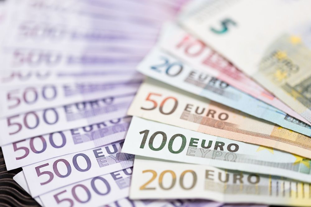 BEZ BITNIH PROMENA: Evro danas 120,2968 dinara