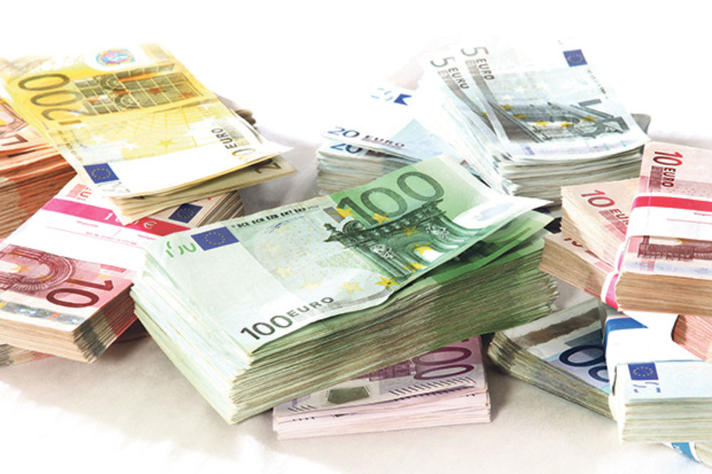 DOMAĆA VALUTA OSLABILA 0.2 ODSTO: Evro danas 121,65 dinara