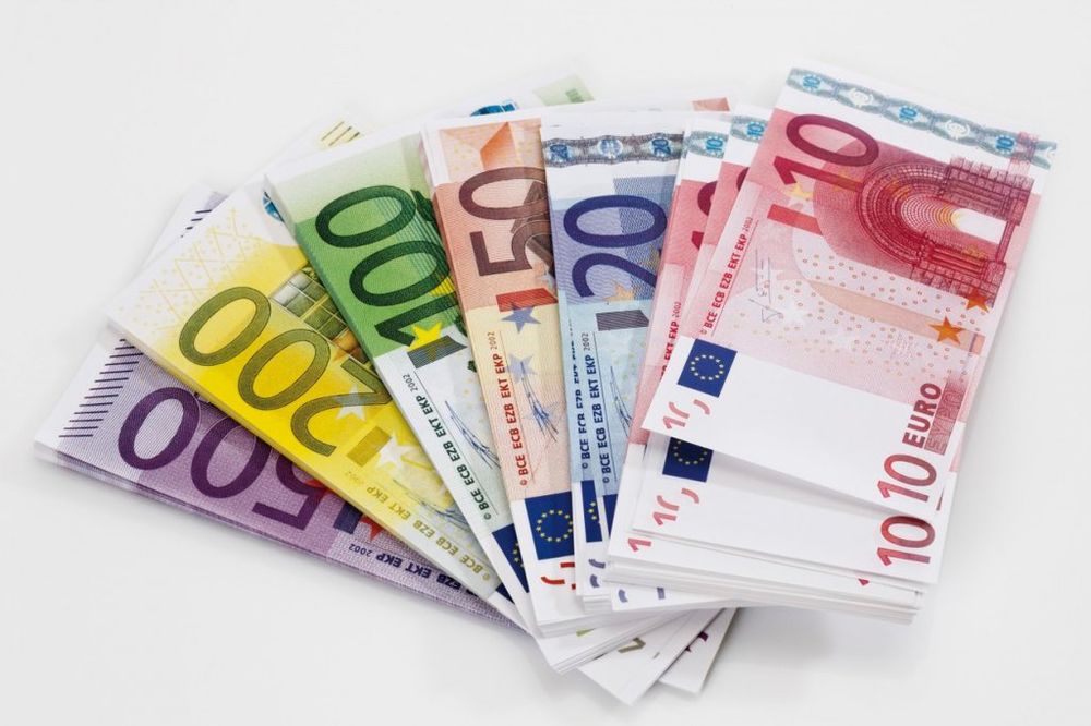 DINAR I DALJE JAK: Evro danas 119,8 dinara
