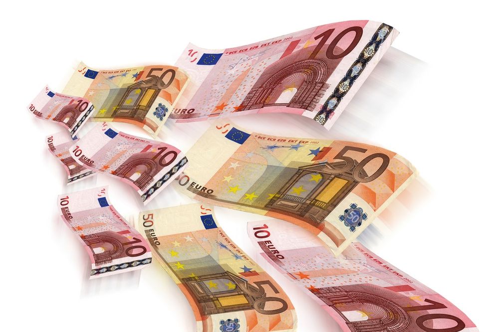 DINAR U STAGNACIJI: Evro danas 121,3 dinara