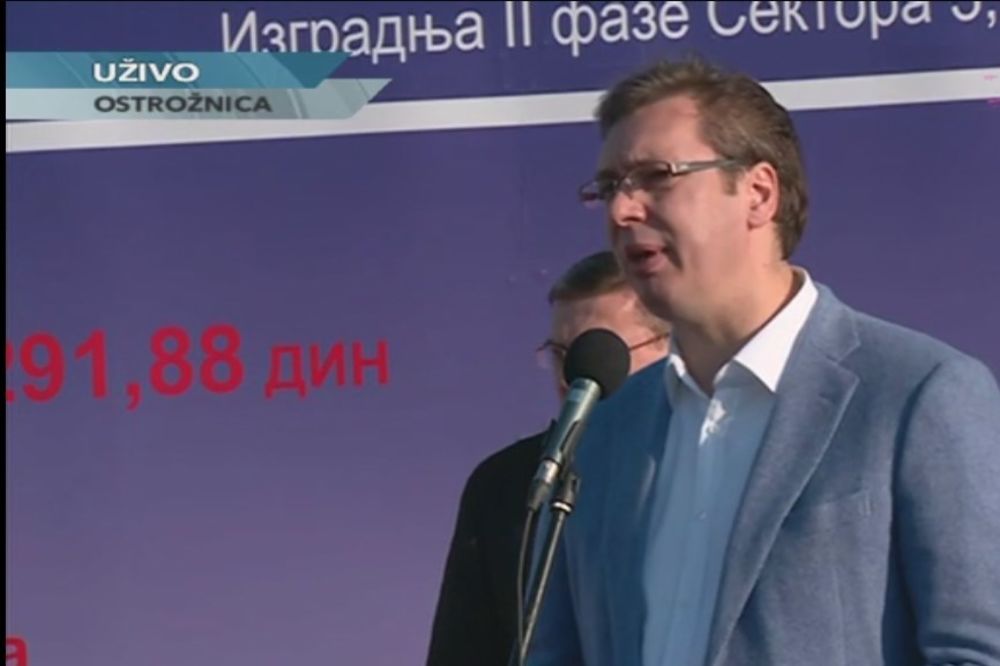 VIDEO SRAMOTA U OSTRUŽNICI: Vučić otvorio radove na mostu dok su SNS botovi zviždali novinarima