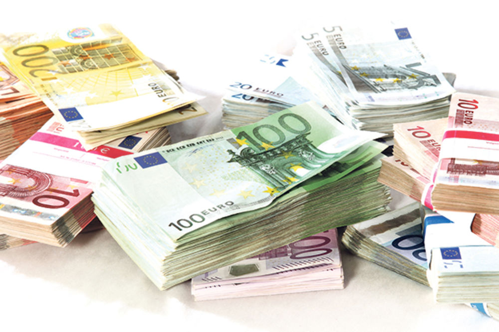 DINAR I DALJE STAGNIRA: Evro danas 122,6 dinar