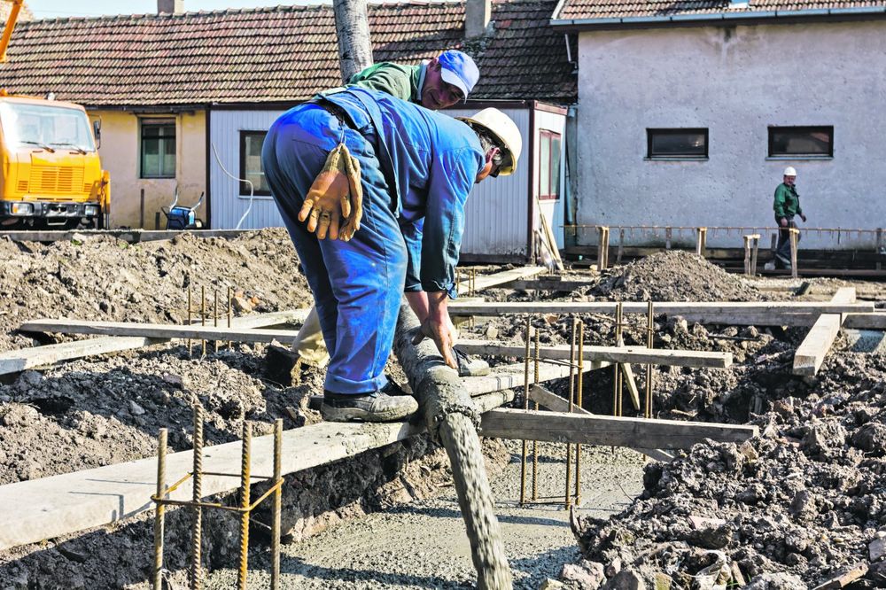 FALE IM 4 MINIMALCA GODIŠNJE ZA POTROŠAČKU KORPU:Počeli pregovori o minimalnoj zaradi, šta čeka oko 400.000 radnika u Srbiji
