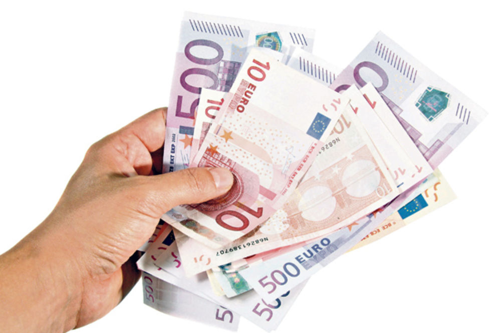 ZVANIČNI SREDNJI KURS: Evro danas 117,39 dinara