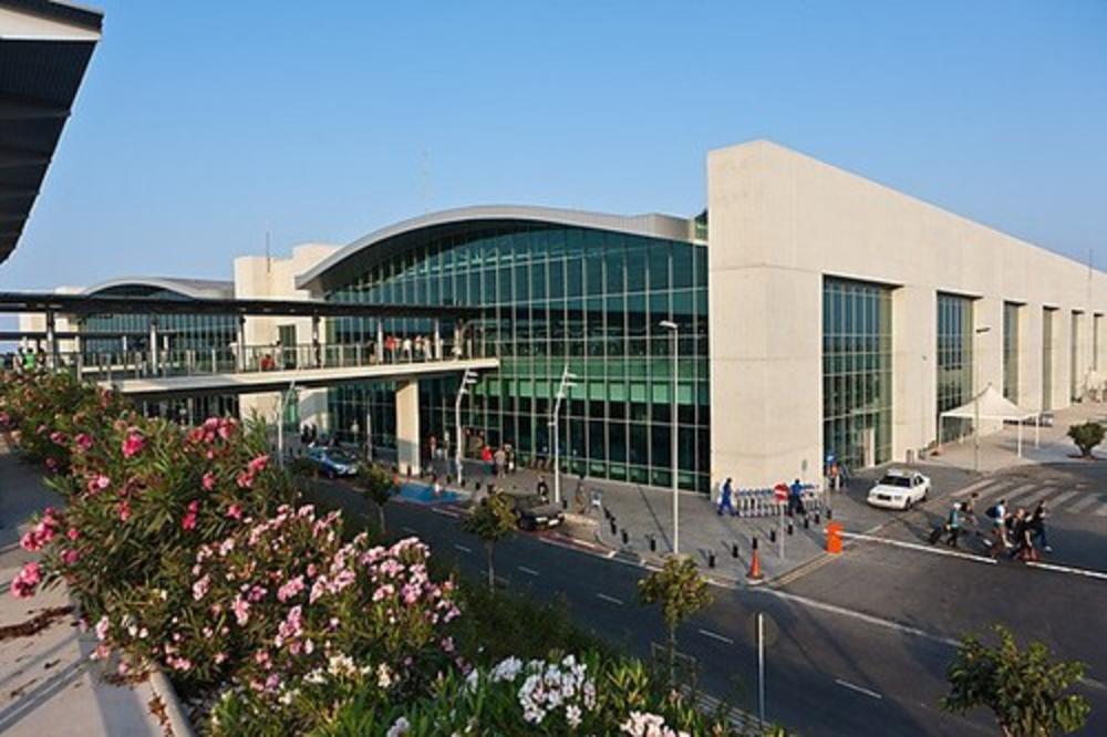 Aerodrom, Kipar, Larnaka