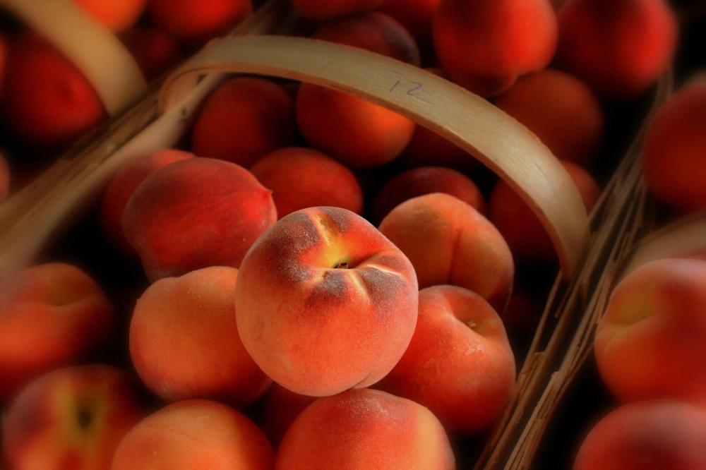 HRVATI VRATILI SRPSKE BRESKVE SA GRANICE: U voću nađen insekticid koji je zabranjen u Srbiji