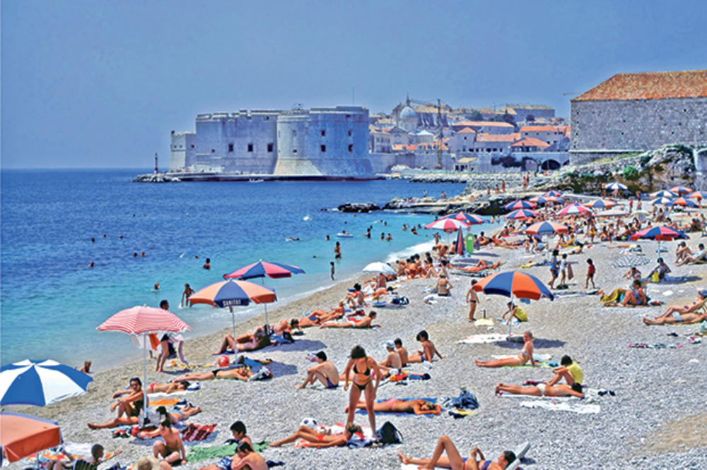 PICA U PEKARI 80 EVRA, A PORCIJA LIGNJI 35: Ovo mesto na Jadranu je rekorder po cenama! Tursti kažu "najskuplje na svetu"