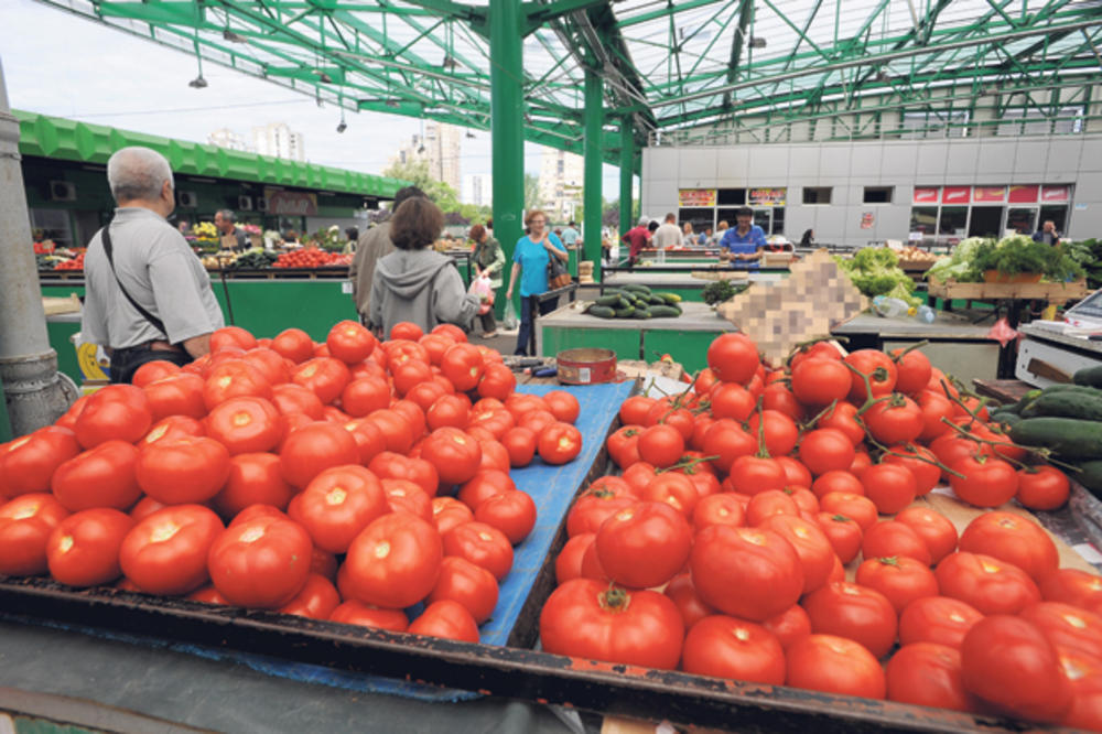 POD HITNO KAZNITI: Otrovni paradajz iz Turske na srpskim tezgama!