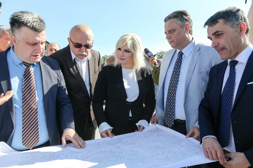 (FOTO) MINISTARKA MIHAJLOVIĆ: Prugu Valjevo - Loznica završavamo 2019, gradi se 20 godina a od 60 km izgrađeno svega tri-četiri