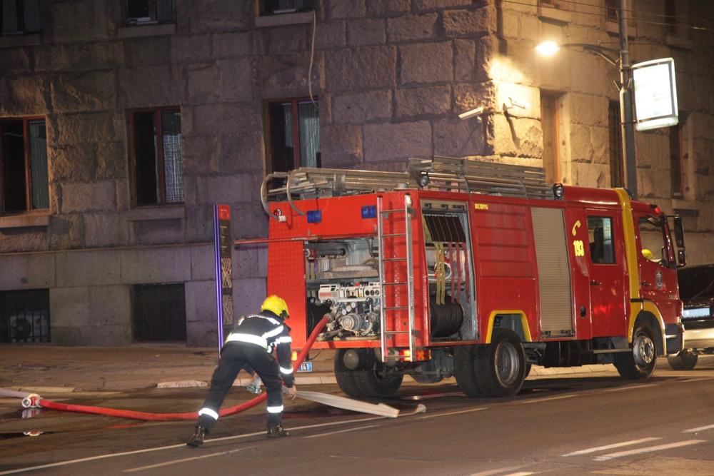 požar, Beograd, Glavna pošta, dim, vatrogasci, vatrogasac
