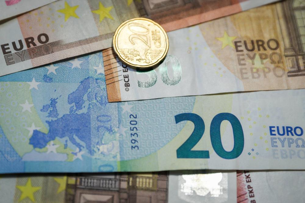 DINAR MIRUJE: Evro danas 117,6 po srednjem kursu