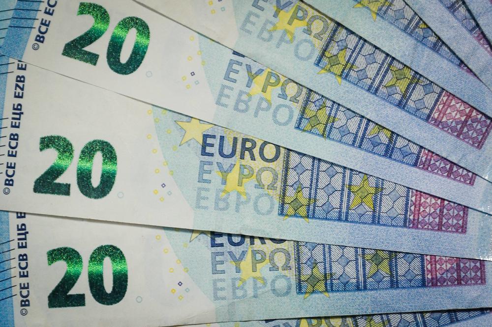 DINAR STABILNO: Evro danas 117,5843 po srednjem kursu
