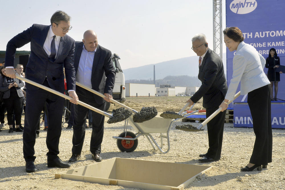 NOVA FABRIKA U LOZNICI: Vučić na polaganju kamena temeljca: Ovo je prekretnica za ovaj grad! Hvala Kini! (FOTO)