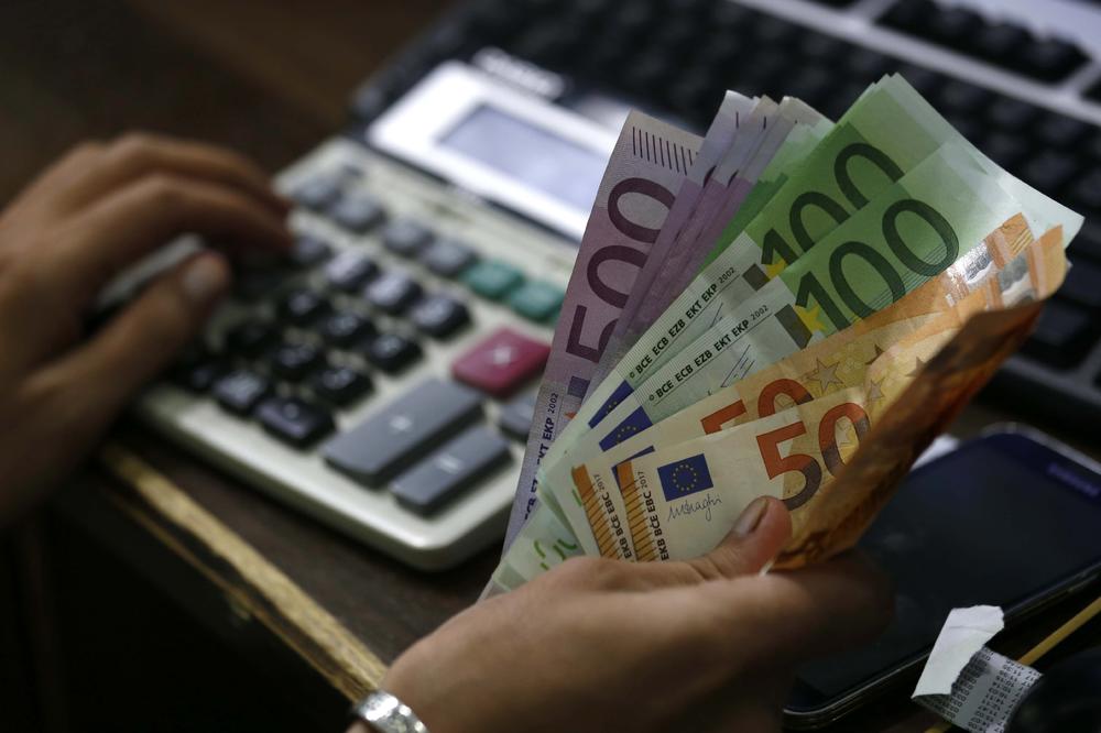 DINAR ZADRŽAO VREDNOST: Evro danas za 117,55 po srednjem kursu