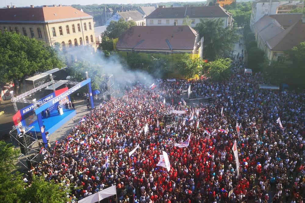 VIŠE OD 10.000 SOMBORACA DOČEKALO PREDSEDNIKA SRBIJE: Vučić se zahvalio na toploj dobrodošlici!