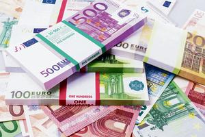 DINAR MIRUJE: Evro danas 117,58 po srednjem kursu