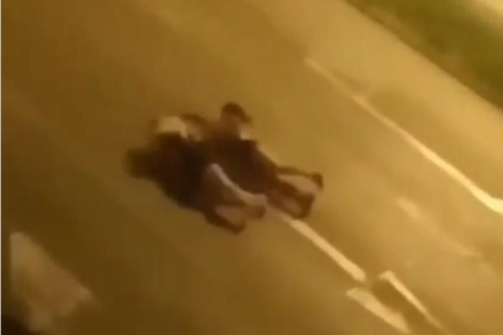 VIDEO IZ NS POSTAO HIT NA INTERNETU: Nakon čudnog postupka dve devojke nasred ulice, usledili su UŽASNI komentari VIDEO