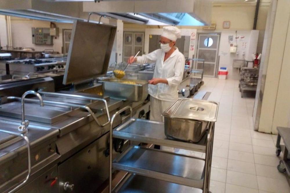 Novosadski Studentski centar sprema hranu za pacijente u kovid bolnici na Sajmu