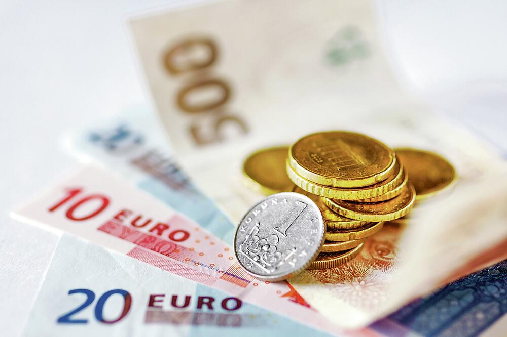 DINAR USIDREN: Evro danas 117,56 po srednjem kursu