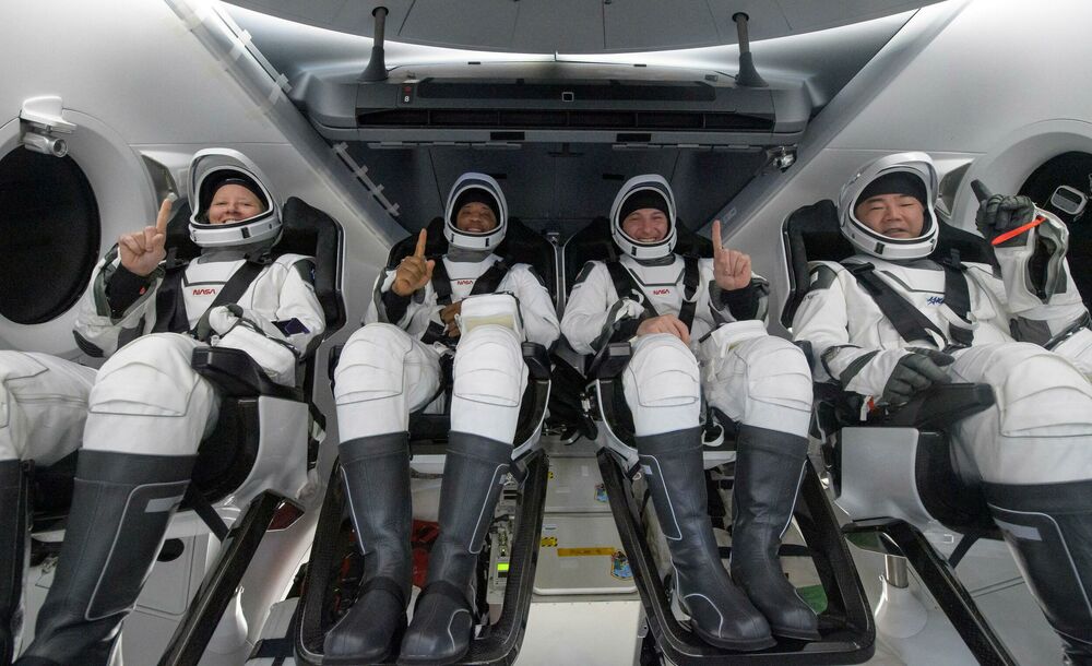 Spejs X, NASA, Astronauti