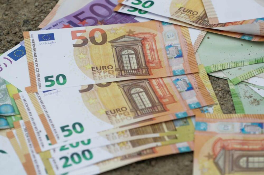 DANAŠNJI KURS 117,56: Dinar miruje u odnosu na evro