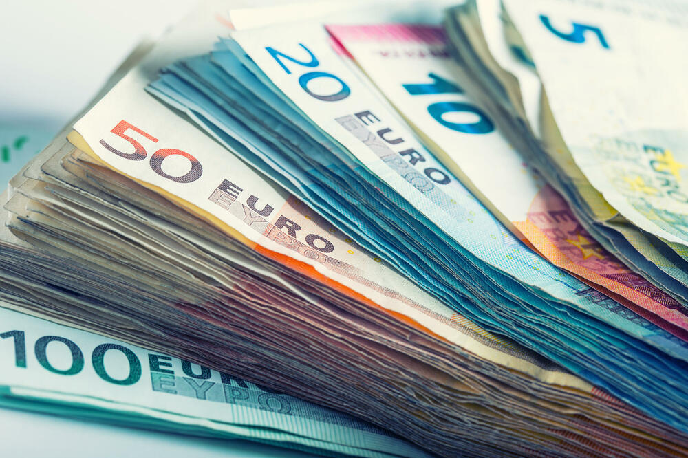 INFORMACIJA KOJA VAM MOŽE BITI OD KORISTI: Evo koliko će u ponedeljak koštati 1 evro po srednjem kursu
