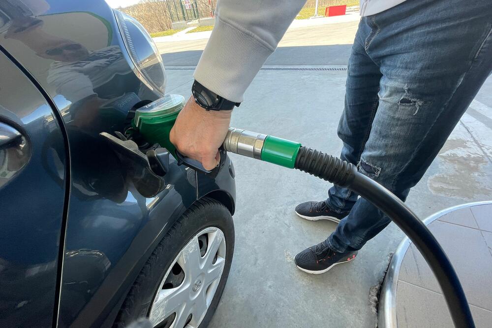 OVO SU NOVE CENE GORIVA: Evo koliko sada košta litar benzina, a koliko dizel