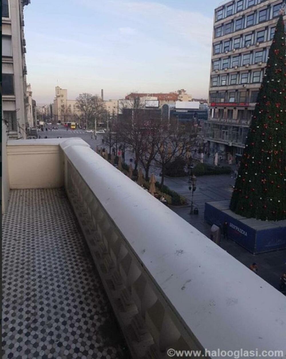 Pogled sa terase stana iznad čuvenog 'Ruskog cara'