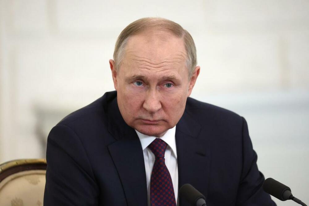 DAJU KREDITE PA LJUDIMA PIJU KRV DO GROBA: Putin BESAN na ruske bankare i proizvođače automobila - poslao im OZBILJNU OPOMENU
