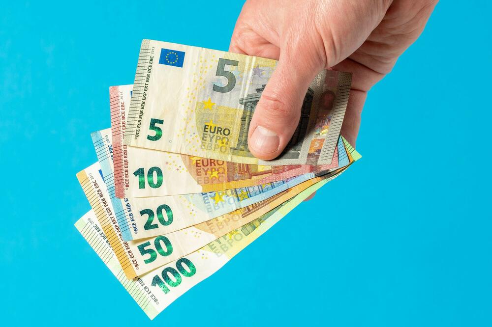 NEZNATNA PROMENA: Zvanični srednji kurs danas je 117,14 dinara za jedan evro
