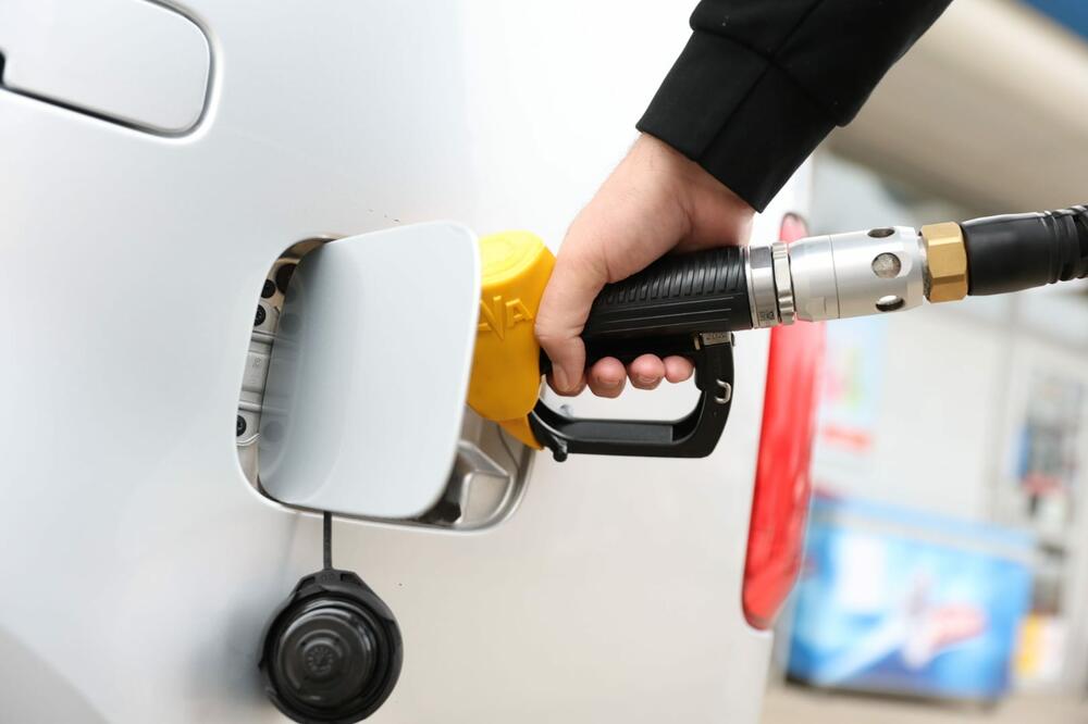 JEFTINIJI I DIZEL I BENZIN: Ovo su nove cene goriva