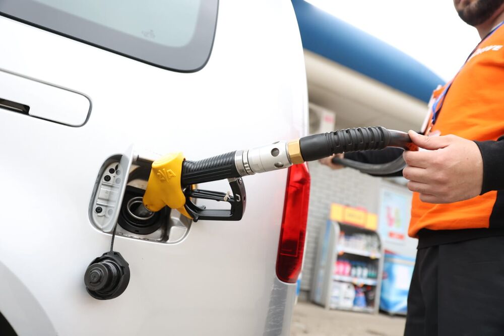 gorivo, cene goriva, benzin, dizel, točenje goriva, radnik na benzinskoj pumpi