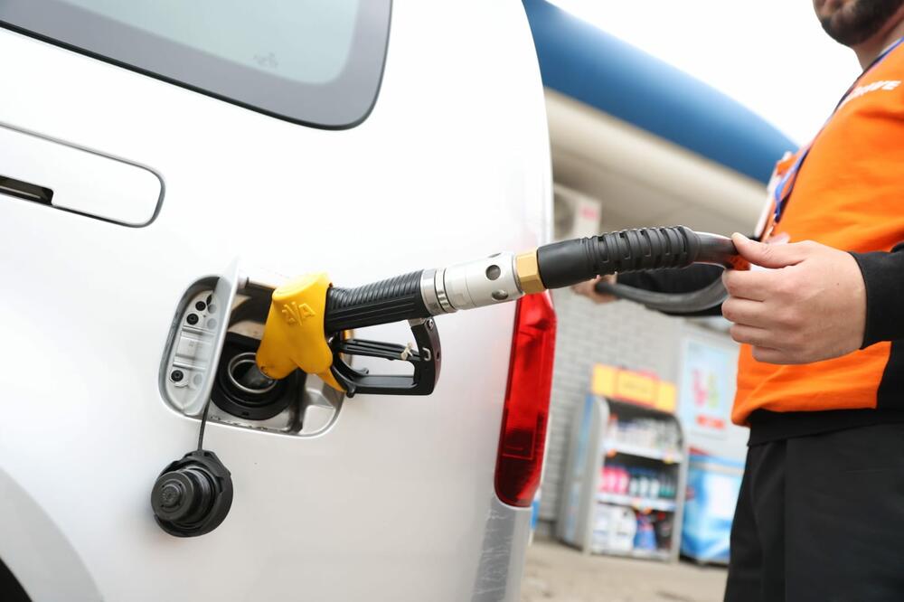 GORIVO OPET POSKUPELO: Evo koliko će narednih 7 dana koštati dizel i benzin
